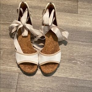 Uggs Elegant Cream/ Tan Women's  Ankle Tie Sandals Sz 6M
